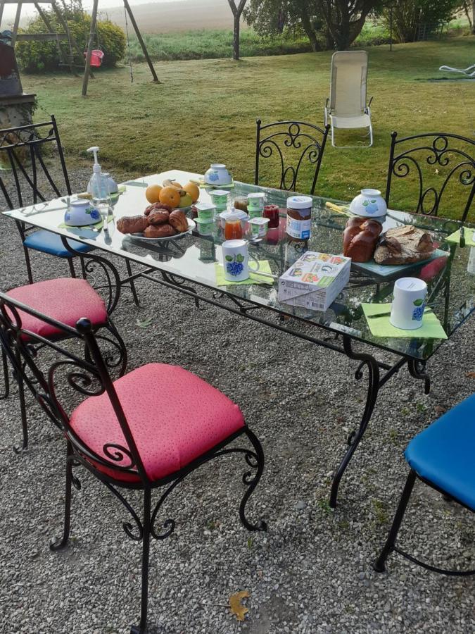 לינה וארוחת בוקר Noyal-Pontivy Chez Christine מראה חיצוני תמונה